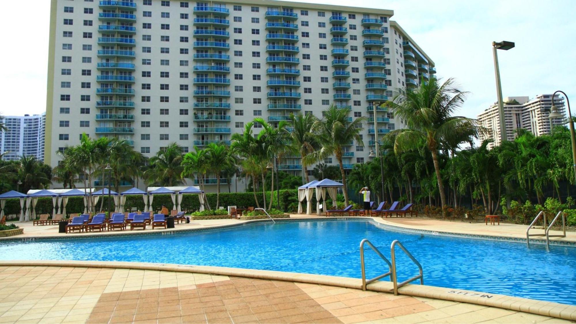 Stunning Water Views 1Br Condo With Pool And Tennis Court Sunny Isles Beach Exterior photo