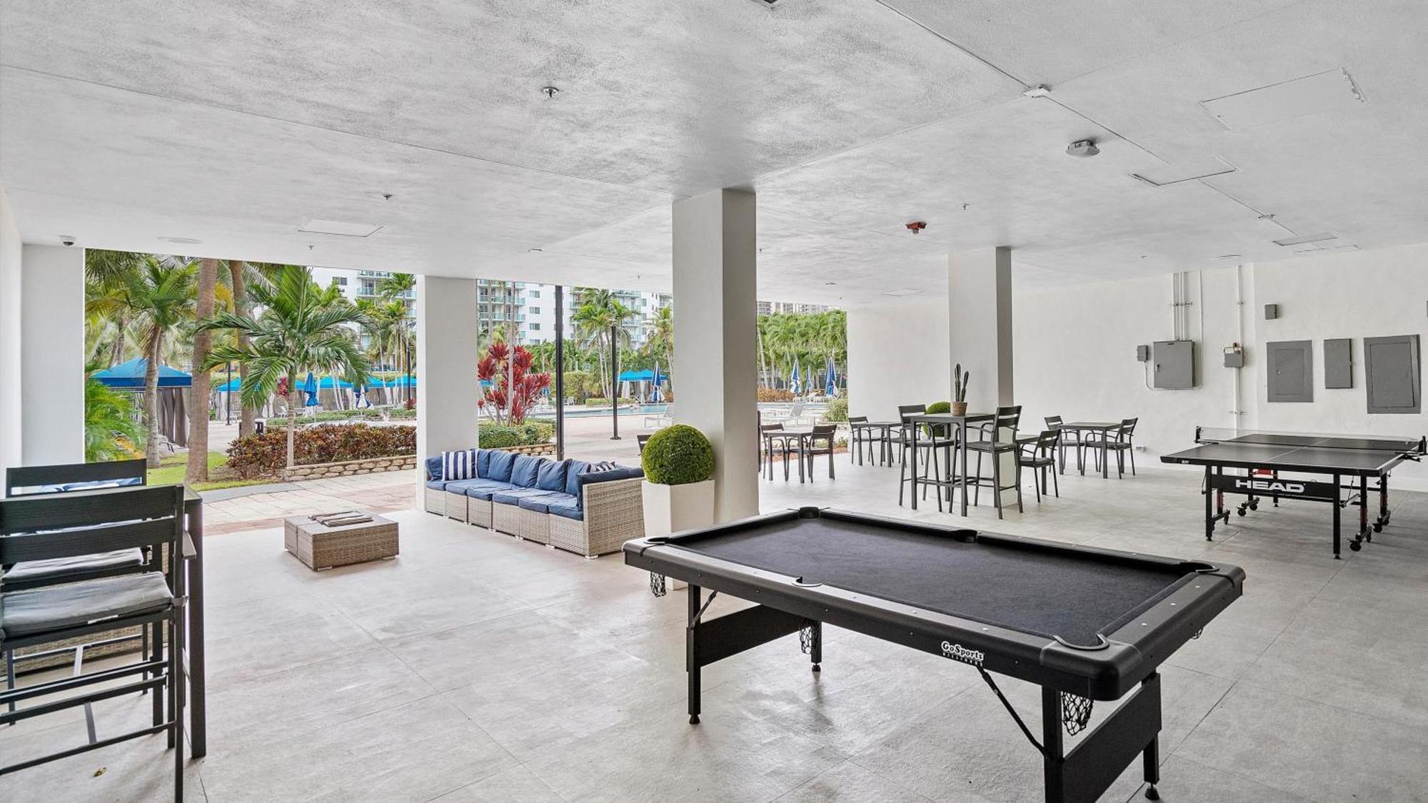 Stunning Water Views 1Br Condo With Pool And Tennis Court Sunny Isles Beach Exterior photo