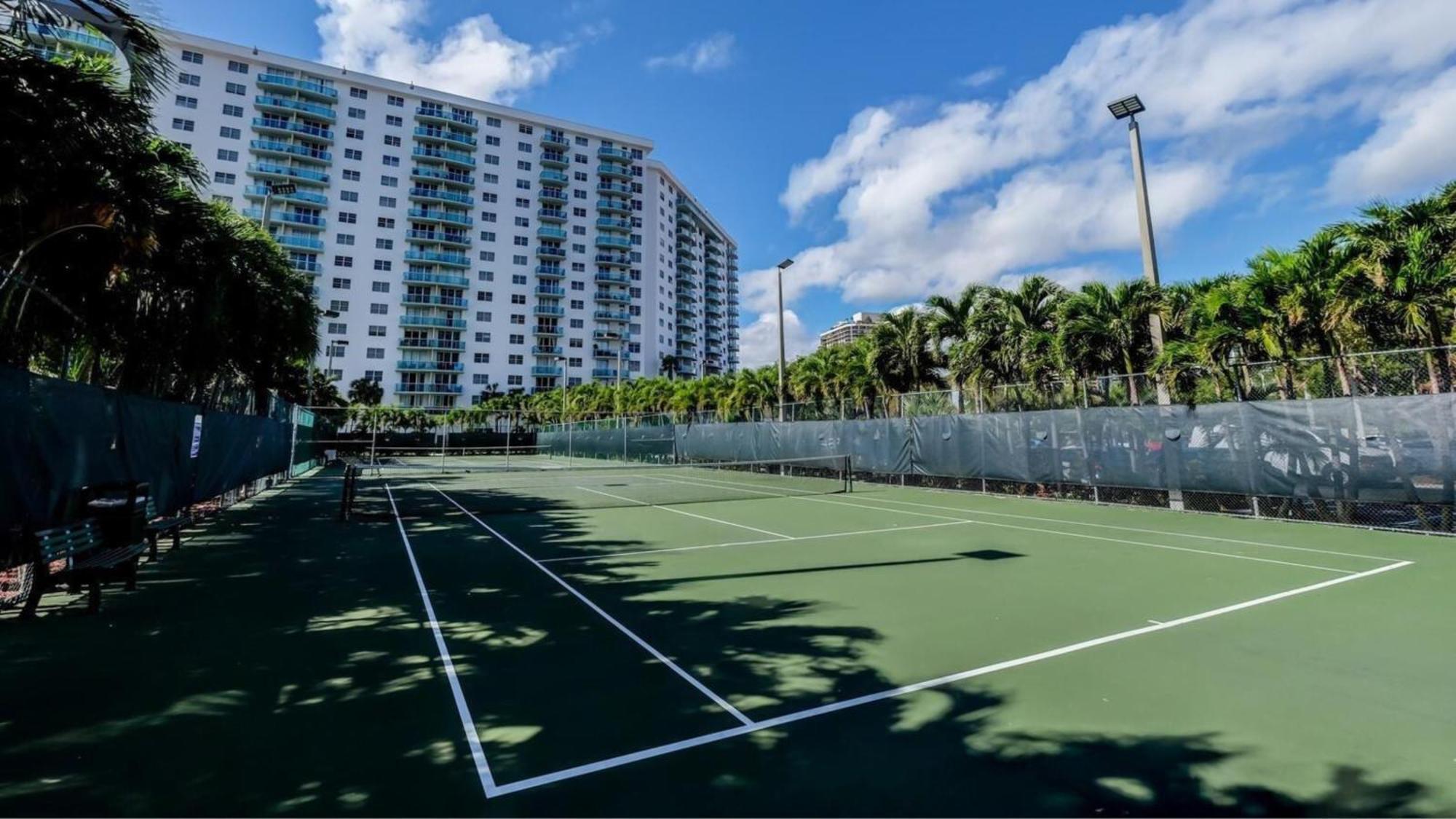 Stunning Water Views 1Br Condo With Pool And Tennis Court Sunny Isles Beach Exterior photo