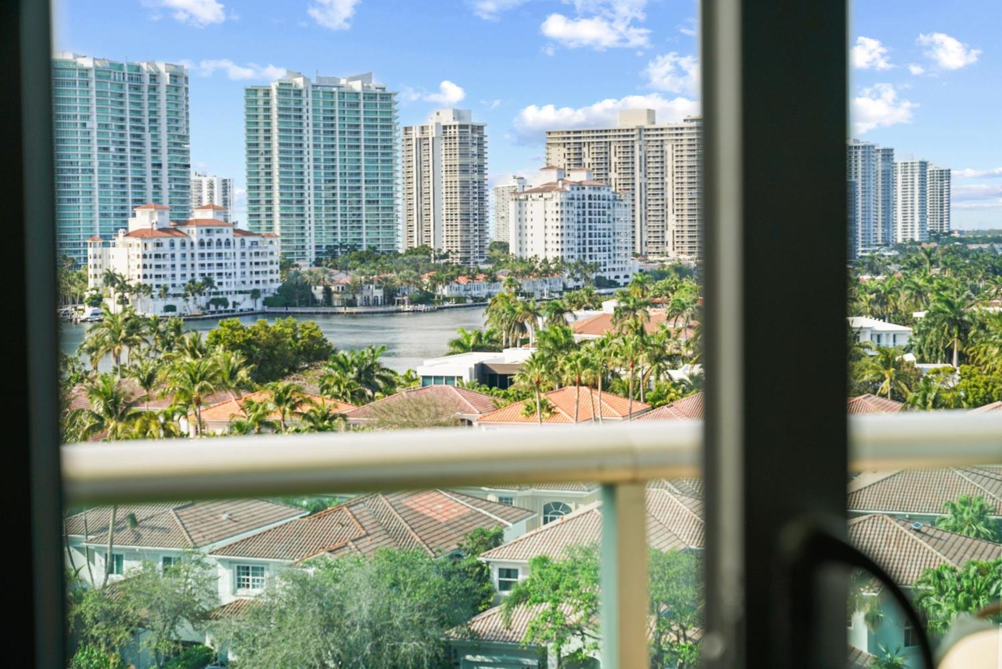 Stunning Water Views 1Br Condo With Pool And Tennis Court Sunny Isles Beach Exterior photo