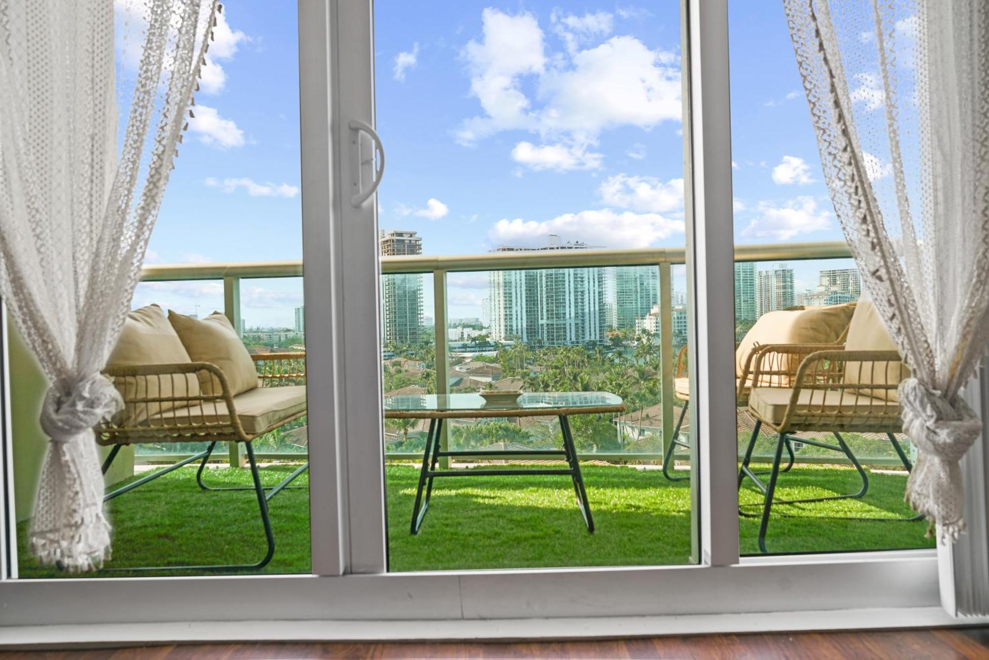 Stunning Water Views 1Br Condo With Pool And Tennis Court Sunny Isles Beach Exterior photo